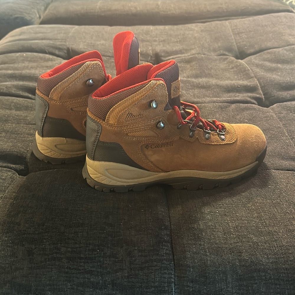 Women’s Columbia Newton Ridge Waterproof  Hiking Boots